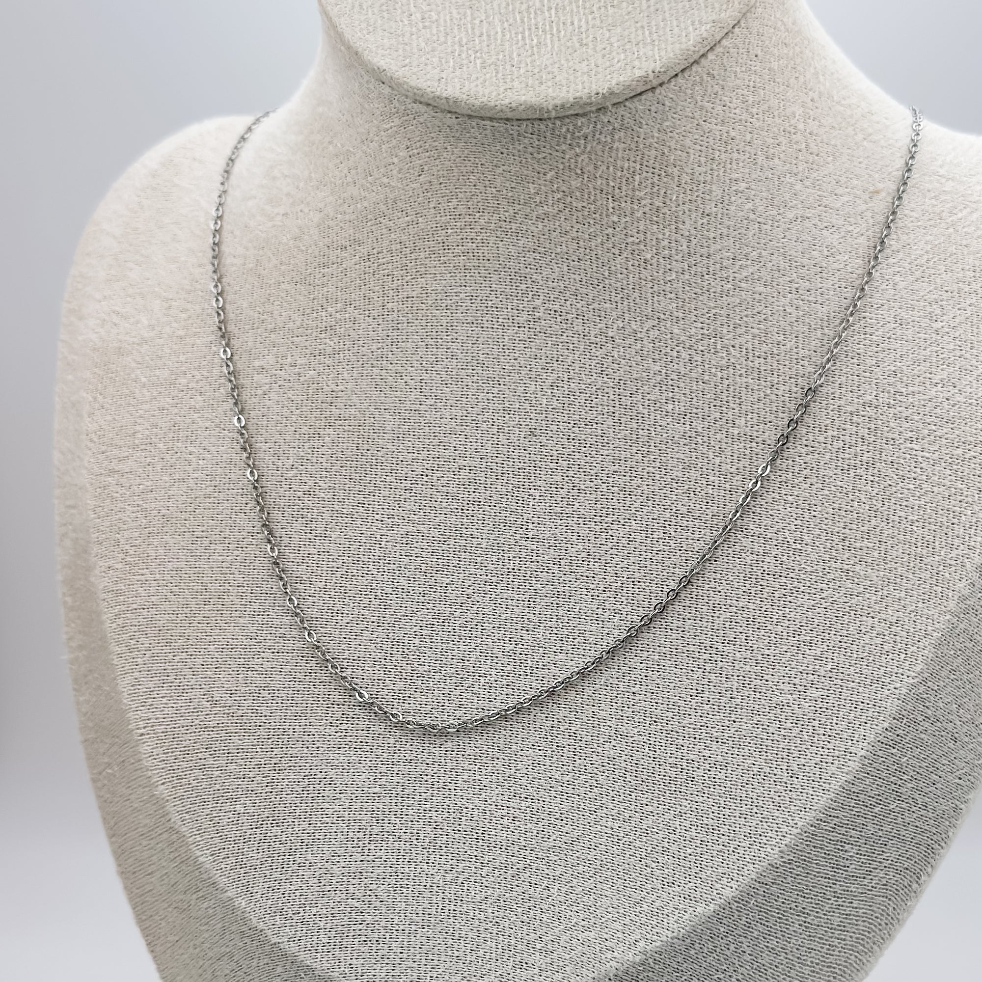 Classic Loop Chain Necklace